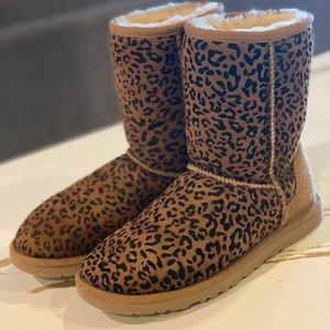 UGG Boots Cheetah Print Classic Size 6